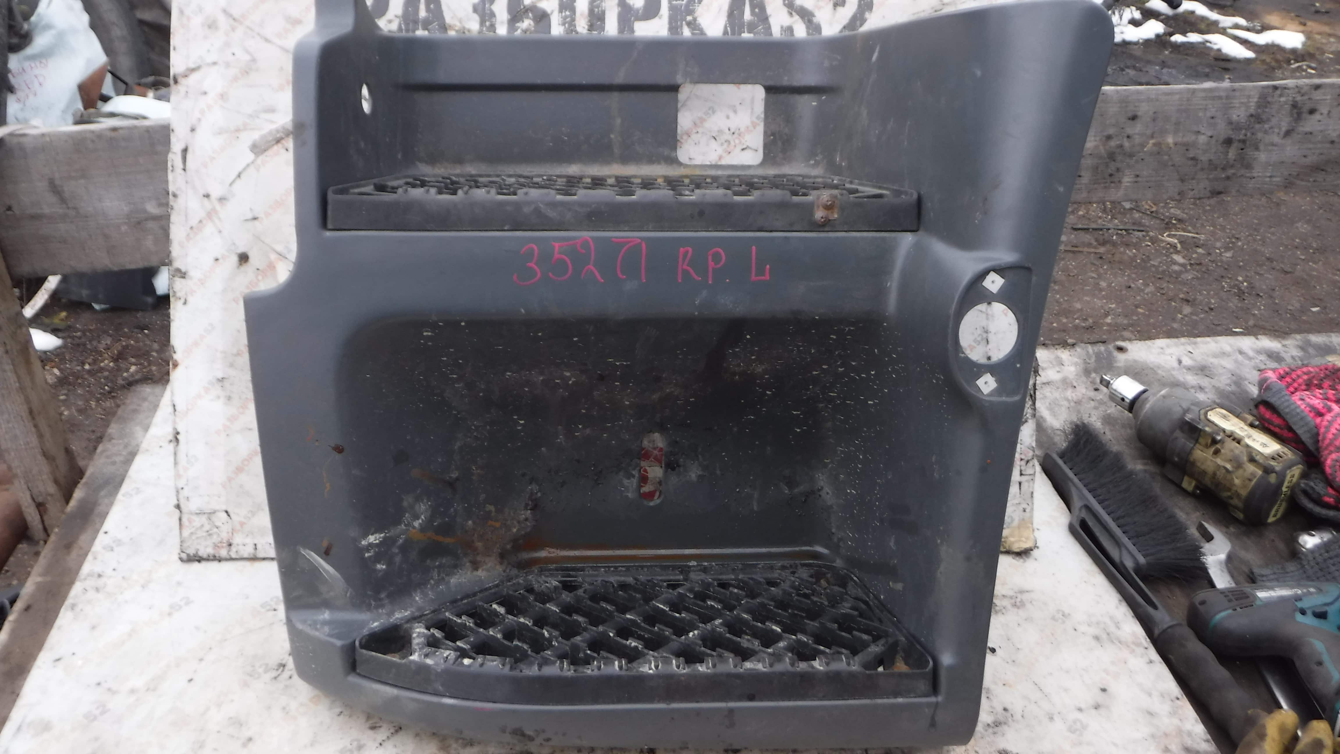 Подножка левая Рено премиум Renault Premium DCI320 2005 7421304658 21304658 5010544029 5010544026